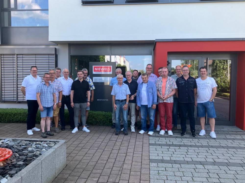 Könige besichtigen Firma Niewels