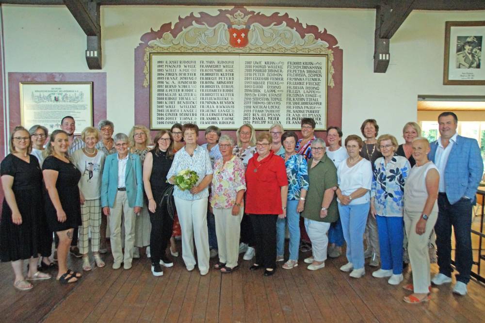 Königinnen geben den Start zum Schützenfest 25-Jahre Jubelmajestät Elisabeth Willeke