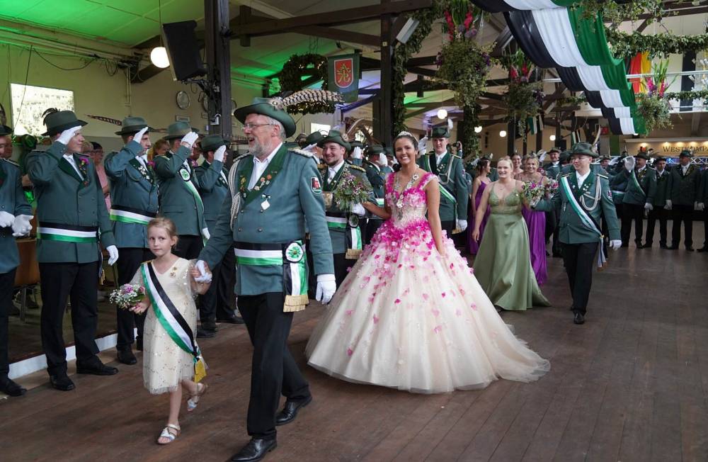 Königspaar trotz dem Wetter am Schützenfest-Sonntag